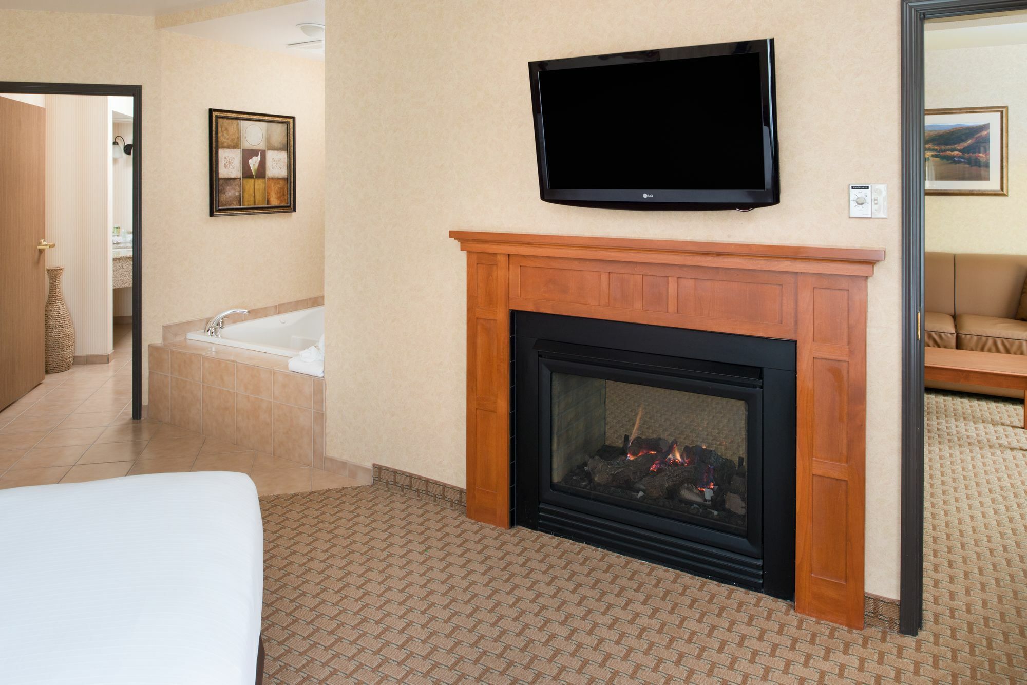 Express & I-90 Exit 11 By Ihg Hotel