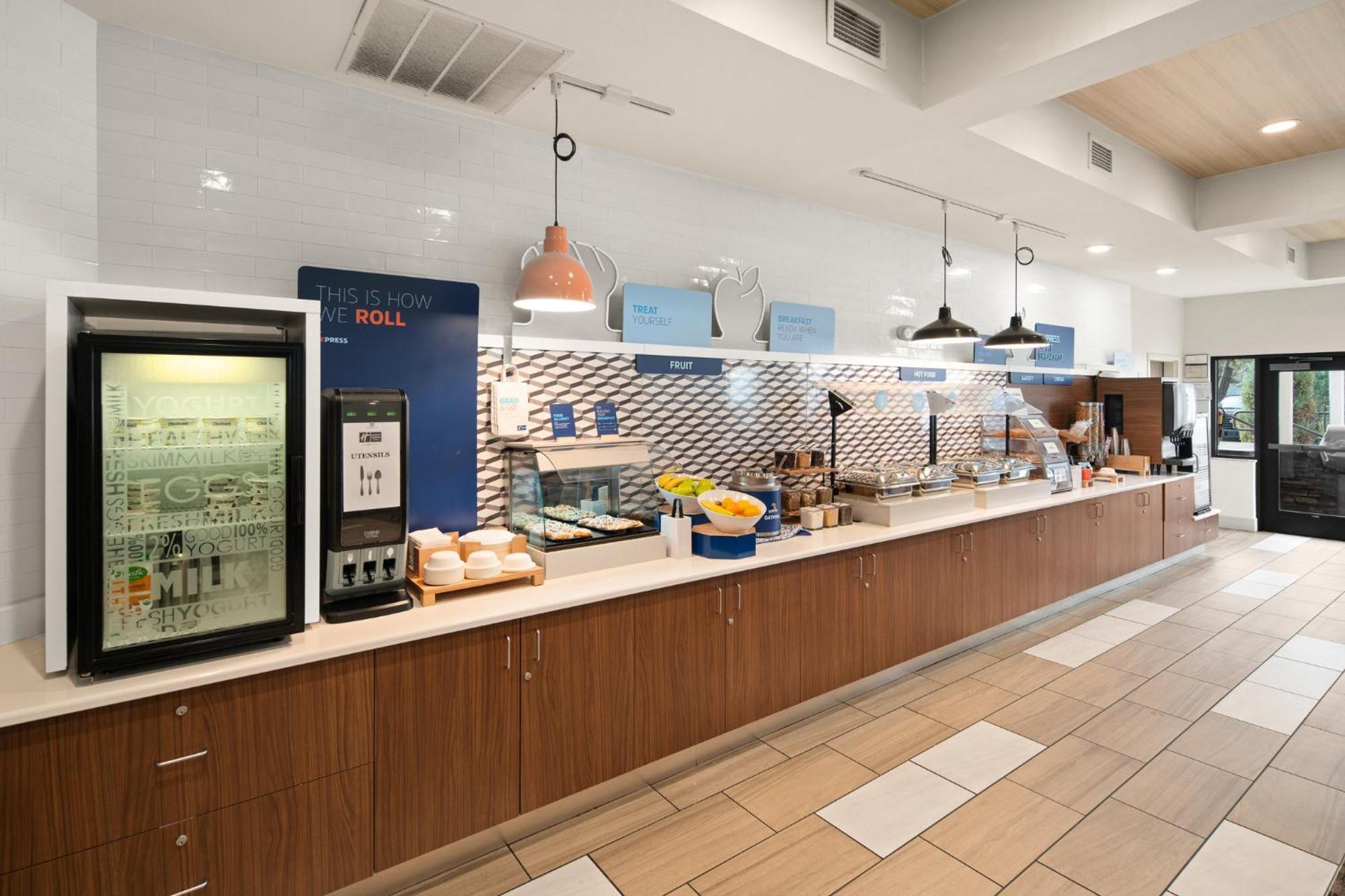 Express & I-90 Exit 11 By Ihg Hotel