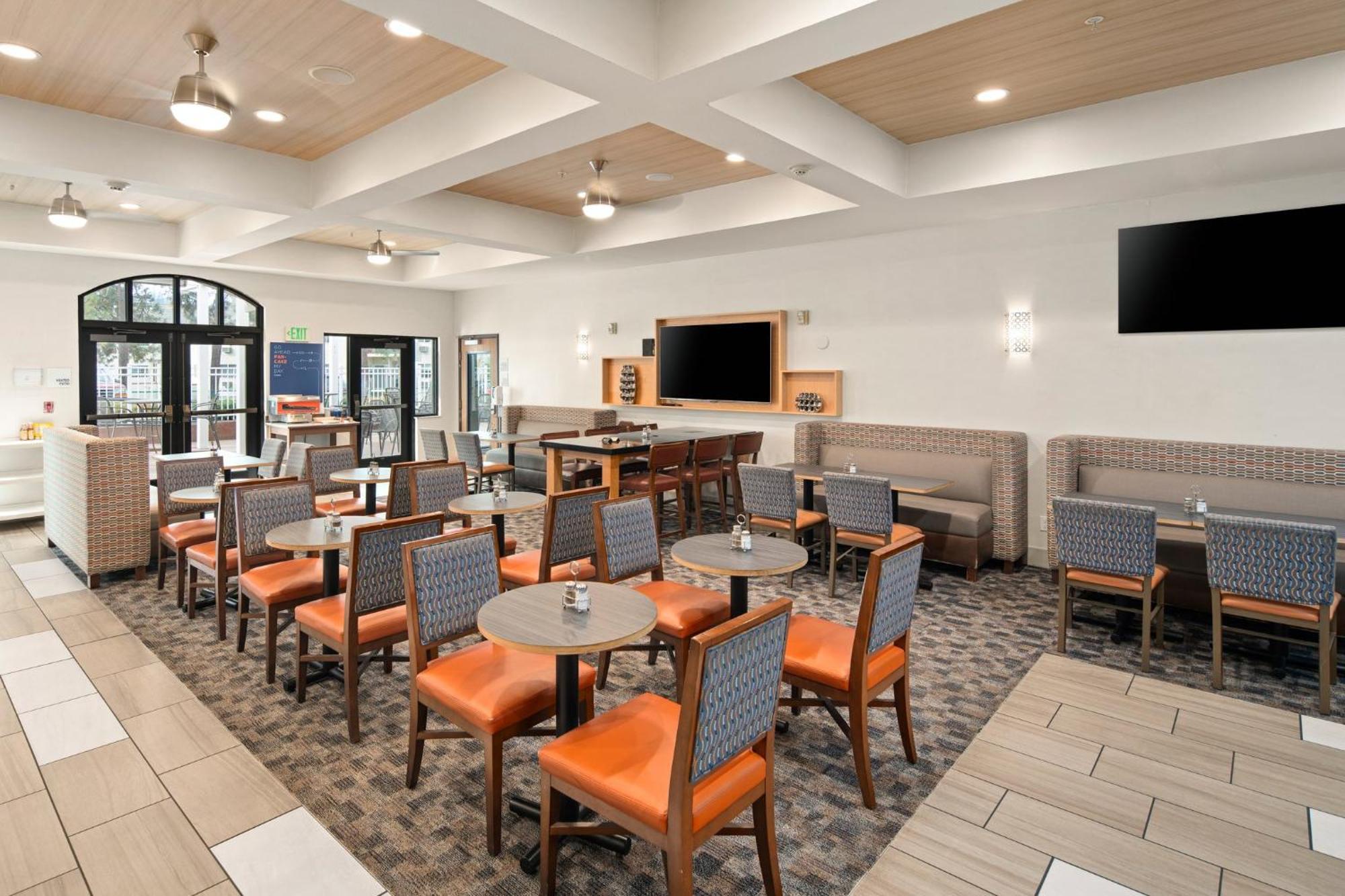 Hotel Express & I-90 Exit 11 By Ihg 2*