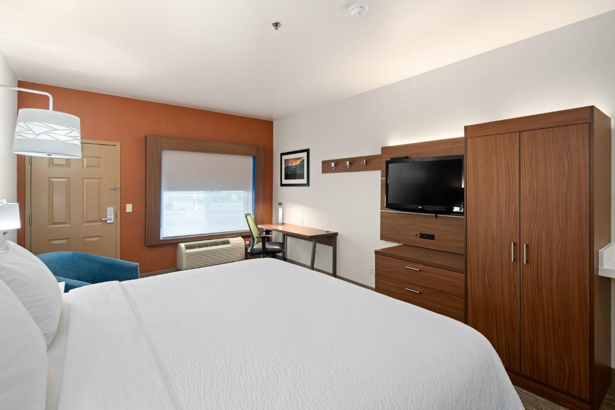 Express & I-90 Exit 11 By Ihg Hotel