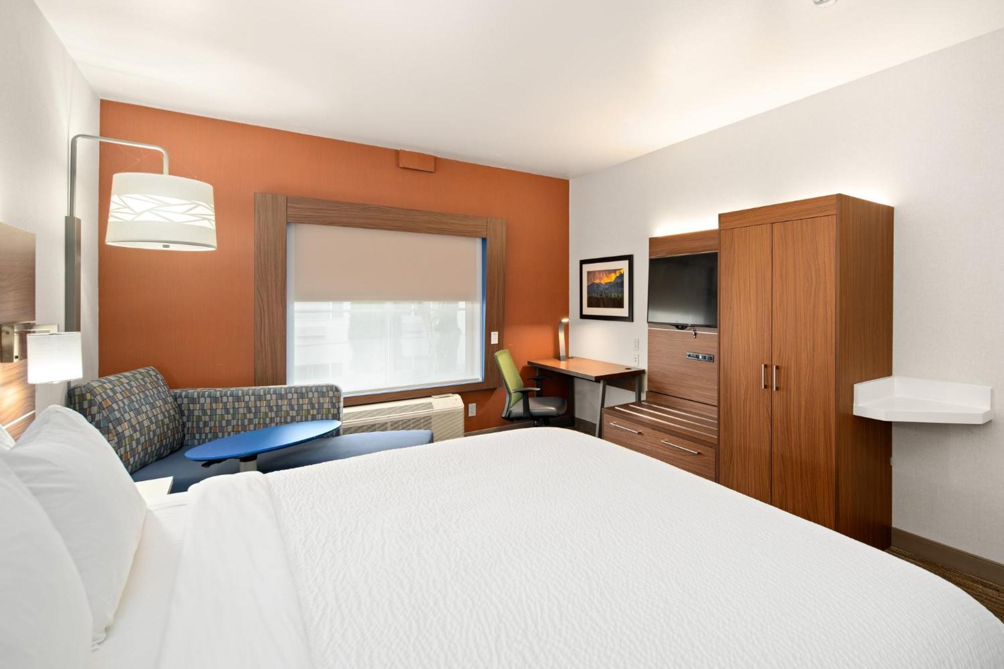 Hotel Express & I-90 Exit 11 By Ihg 2*