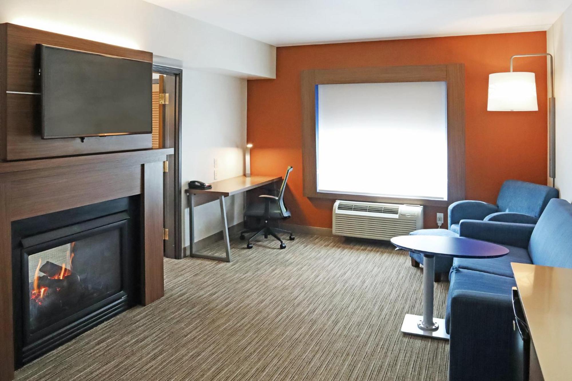 Hotel Express & I-90 Exit 11 By Ihg 2*