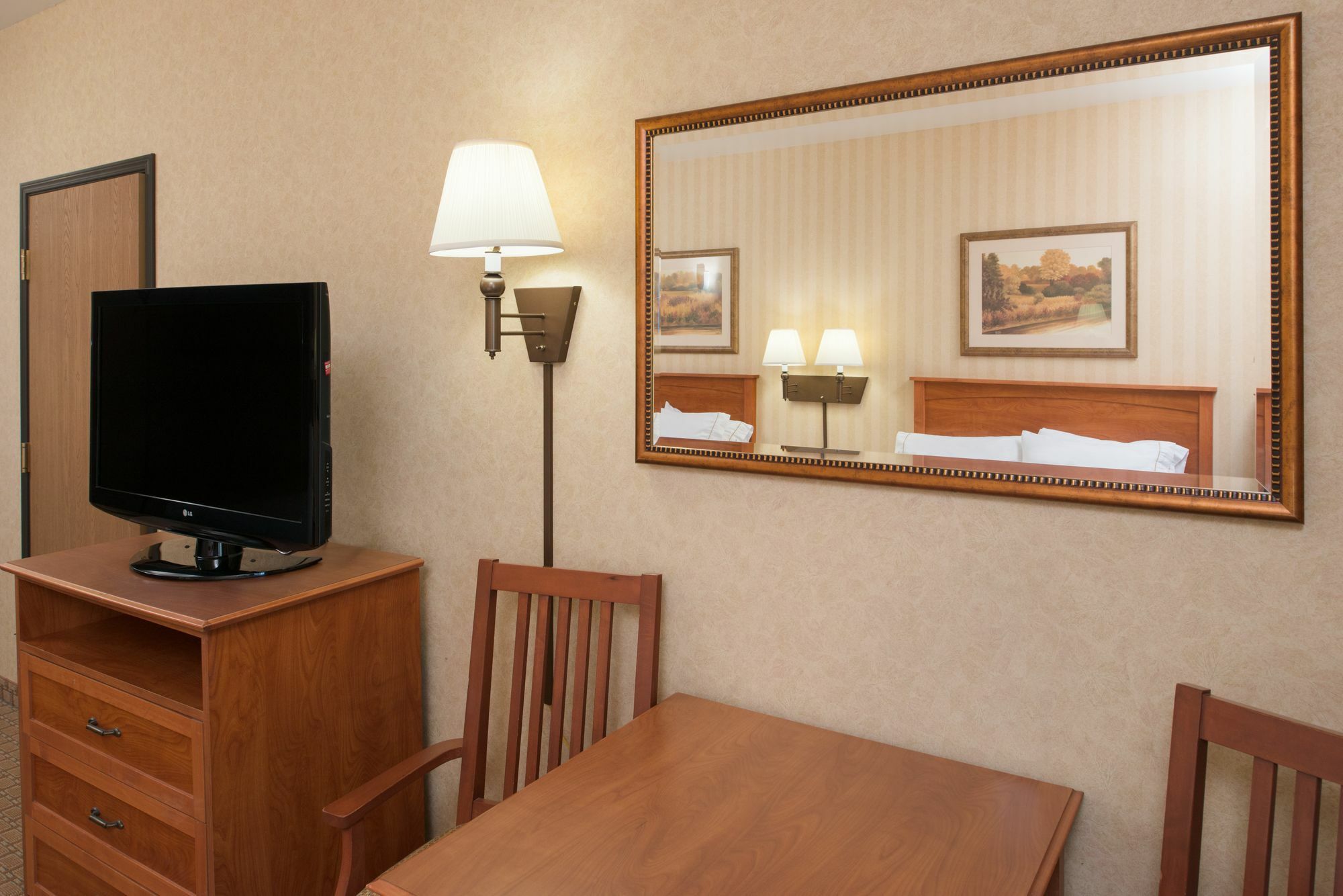 Hotel Express & I-90 Exit 11 By Ihg 2*