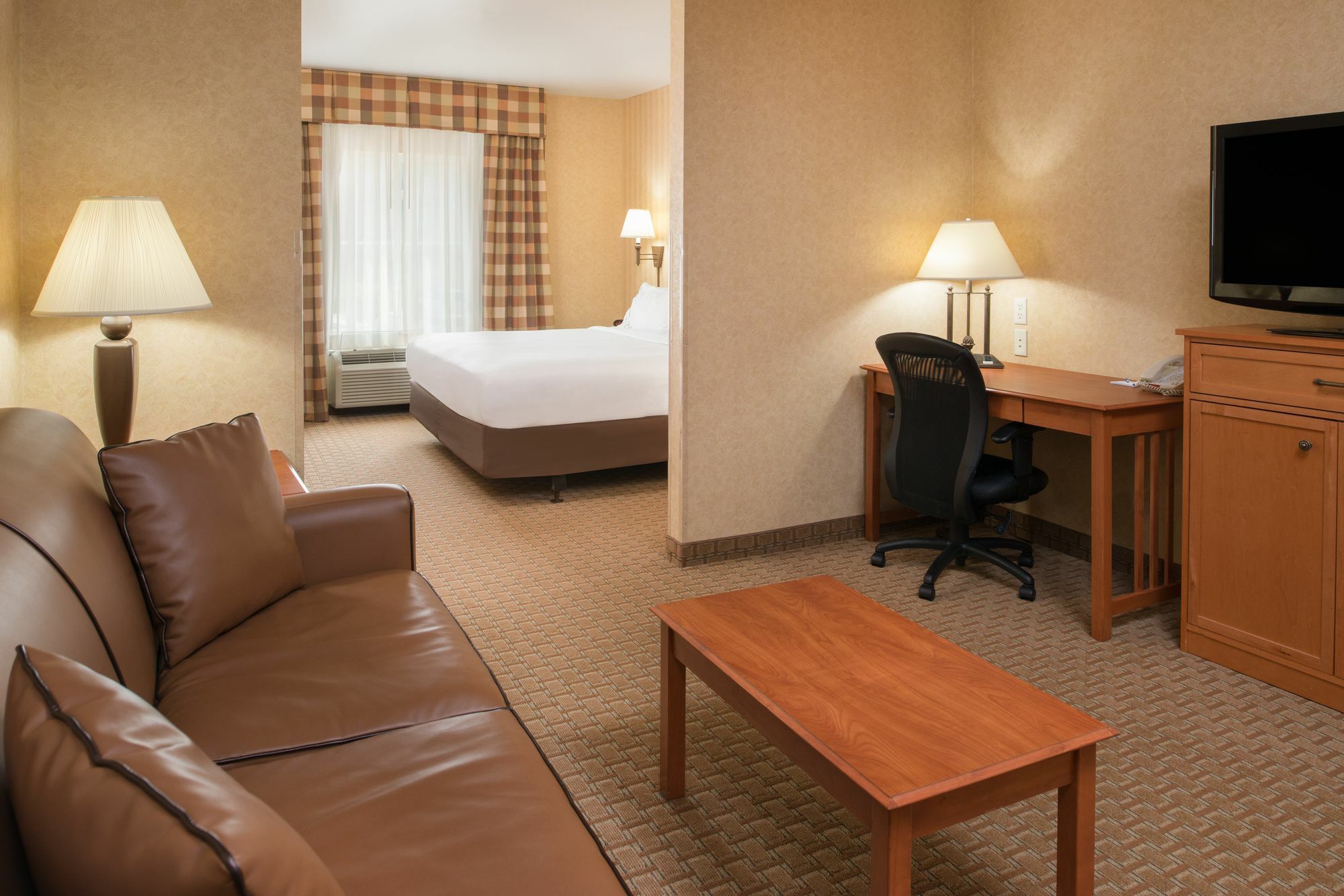 Express & I-90 Exit 11 By Ihg 2*
